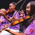 Ung violinist på Göteborgs Konserthus scen
